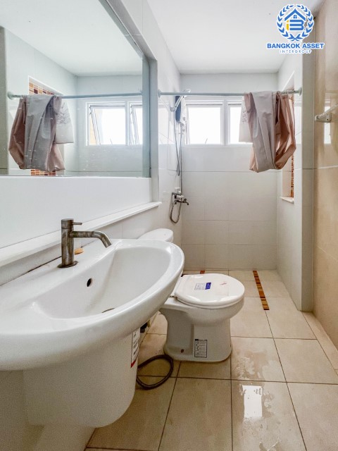 *****บ้านเดี่ยวมือสองย่านปทุมธานี ม.ชวนชื่น บรุ๊คไซด์ บางคูวัด เนื้อที่กว้าง 57.80 ตร.ว. ฟังก์ชัน 3 ห้องนอน 2 ห้องน้ำ ที่จอดรถ 2 คัน ต่อเติมสวย พร้อมเข้าอยู่ สภาพแวดล้อมภายในโครงการดี ตั้งบนทำเลแห่งการเดินทาง เชื่อมต่อถนนกรุงเทพฯ-ปทุมธานี, ถนนศรีสมาน และทางด่วน "ศรีรัช" และ ทางด่วน "ศรีสมาน"